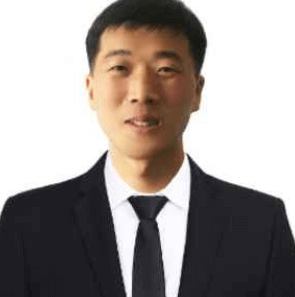 A close up of the profile photo of account 2 for Alfred Yin, which reveals likely digital manipulation.